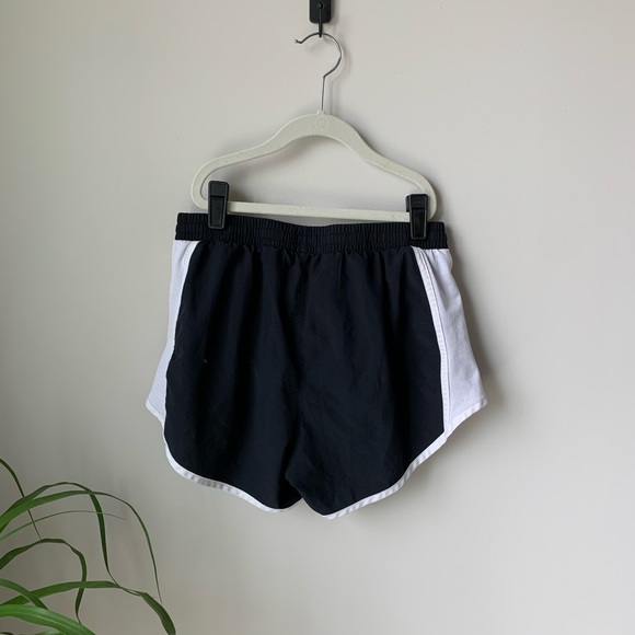 Under Armour Shorts - Picture 4 of 4